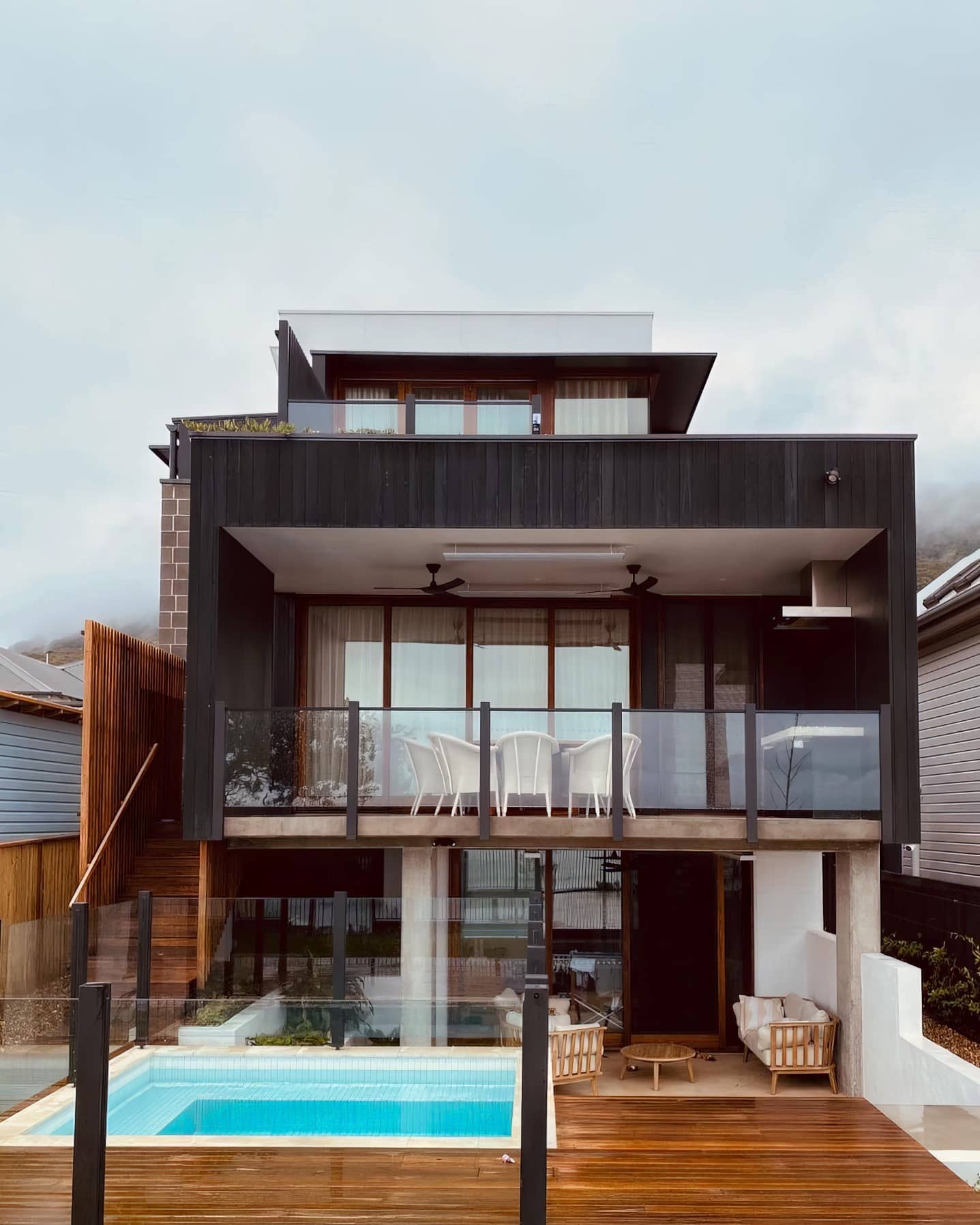 Professional painting work in Chifley by Rolling Strokes